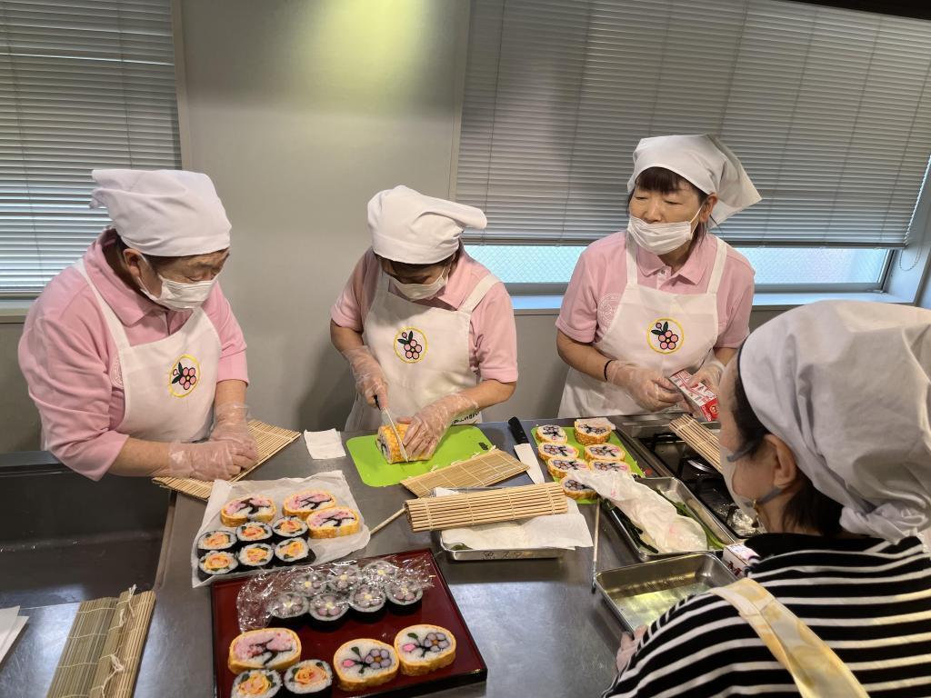  It's a one-time course, so it's easy to participate and learn from professionals!
A cooking class at Tsukiji Outer Market. Next time on April 3rd, tempura!