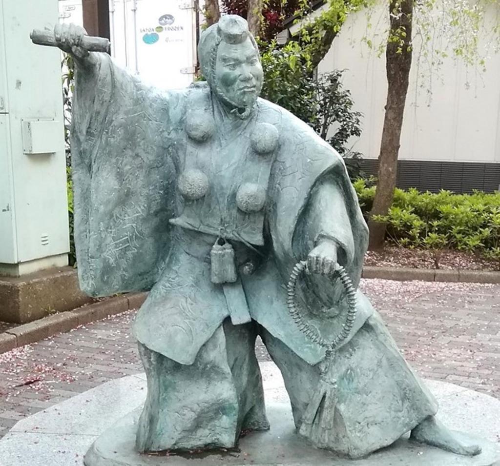 How far is the Benkei statue "Ginza"?
　Let's go around Ginza!　Extra Edition
　　-The ruins of Morita-za, the ruins of Kano-Gakujuku, the ruins of Shozan Sakuma-juku--and then Edo Kabuki-related