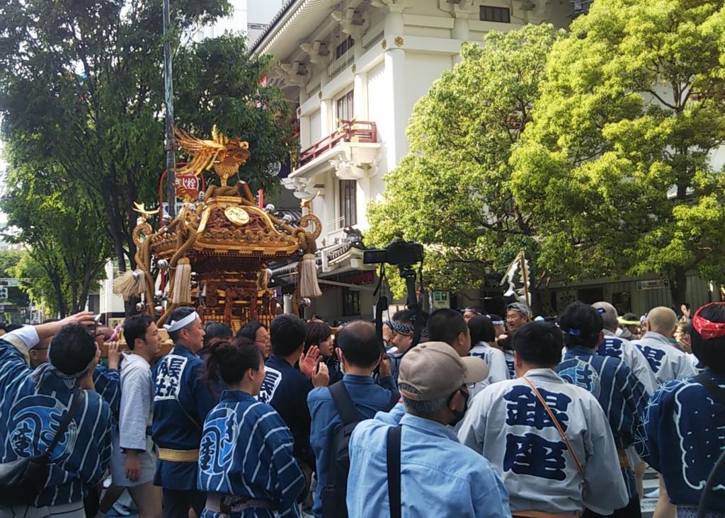 On May 4th, the imperial procession of the shrine parishioner Town Association portable shrine. Ginza and Kabukiza also go around. Tepposhu Inari Shrine Gyoza The first main festival in Reitaisai festival in 1184 From the night of May 2 to the 5th.