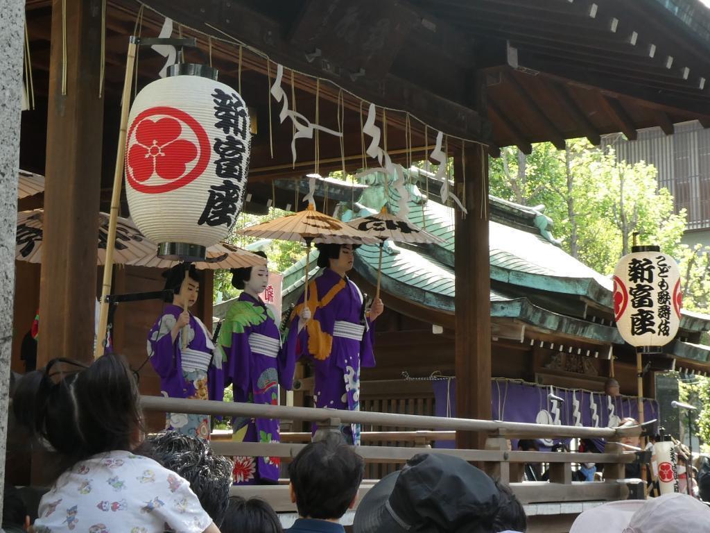 Starting with the portable shrine divine spirit Repatriation Festival on the evening of the 2nd, votive events such as performing arts and Shintomi-za Children's Kabuki will be held on the 5th. Tepposhu Inari Shrine Gyoza The first main festival in Reitaisai festival in 1184 From the night of May 2 to the 5th.