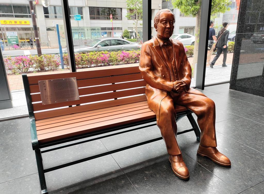  A new photo spot Eiichi Shibusawa statue appears in Kabuto-cho