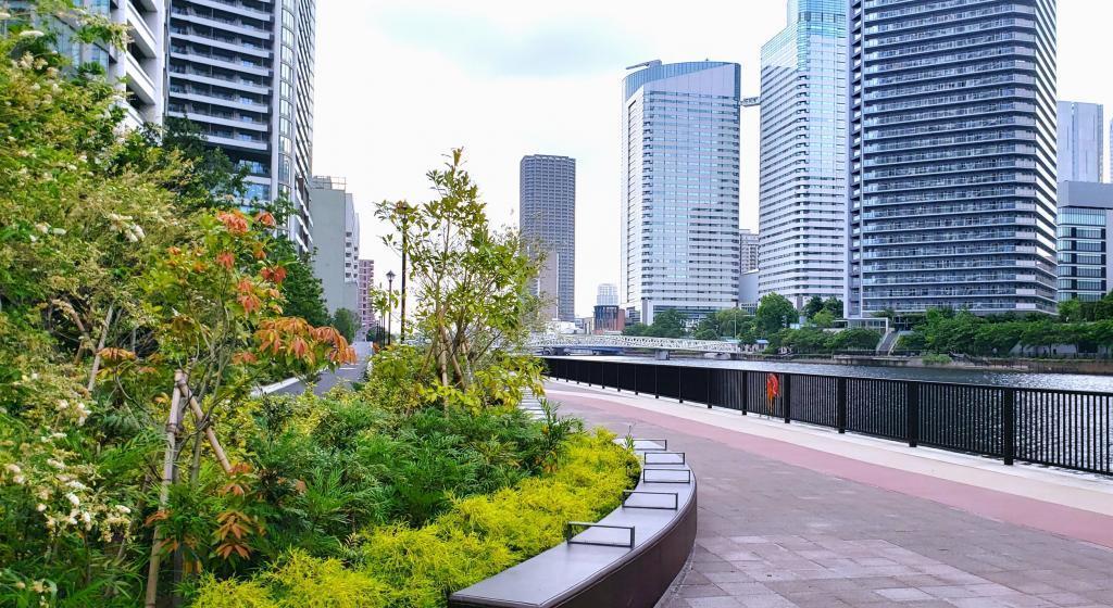  Take a leisurely walk along the canal at the Asashio Canal Water Park.