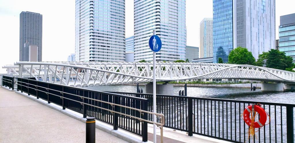  Take a leisurely walk along the canal at the Asashio Canal Water Park.