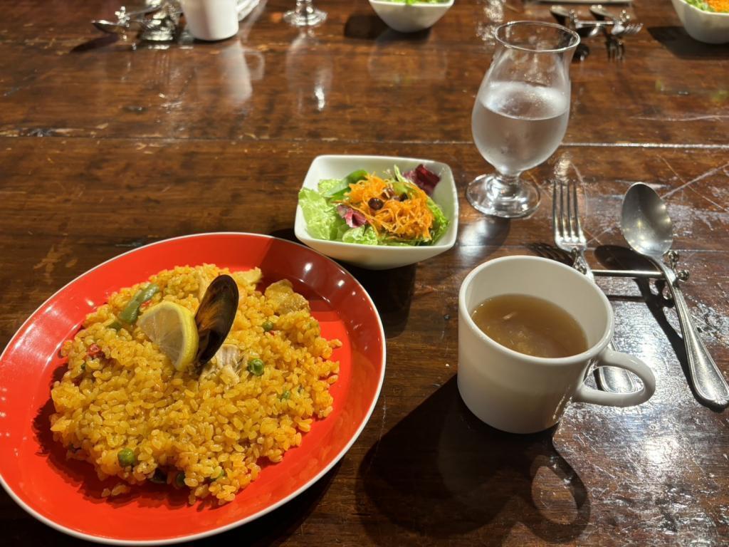 Tsukishima 1-14-7 Asahi Warehouse 1F where you can enjoy Spanish cuisine and flamenco 1F ☎03-3533-5381 Tuesday Regular holiday Sakura and good recommended walking 1 Kachidoki-Tsukushima-Tsukuda course Makino Shoten Salmon purchase and lunch at Tsukishima Spanish Club!