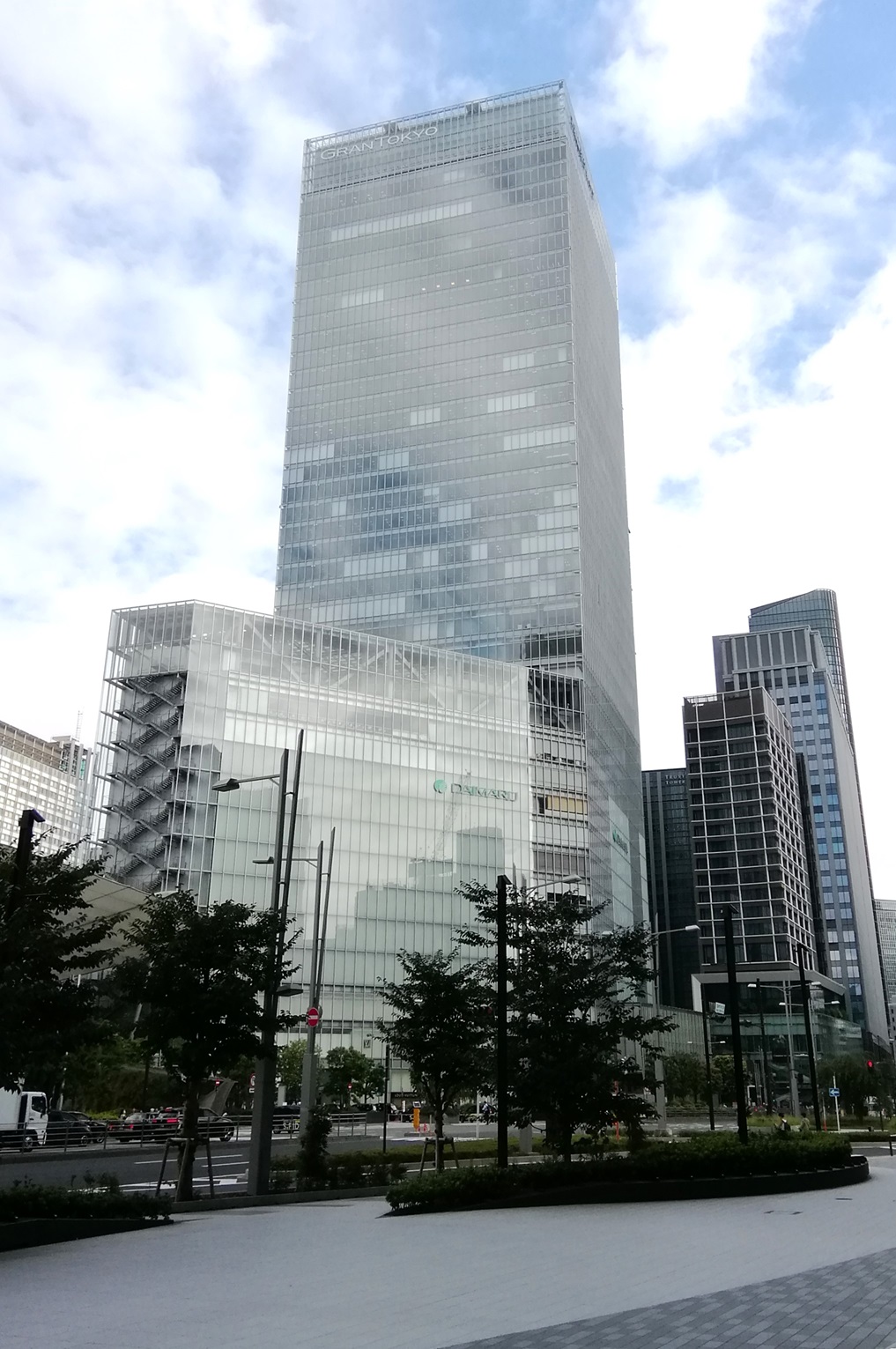 The Grand Tokyo North Tower is looking up at high-rise building
　Mage Mikami, a skyscraper 3
　　~ Grand Tokyo North Tower~