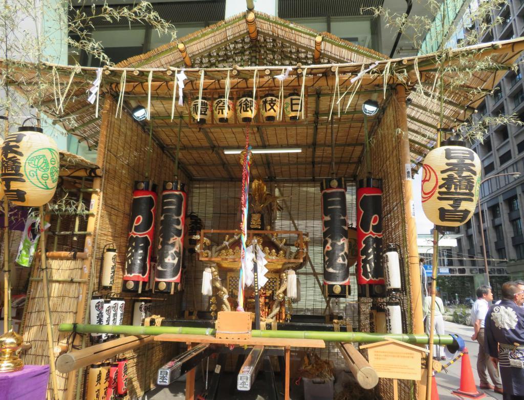 One of the biggest events of the 2024 Sanno enshrined deity Festival Tenka Festival is held at Kariya portable shrine in Nihonbashi 1-chome.