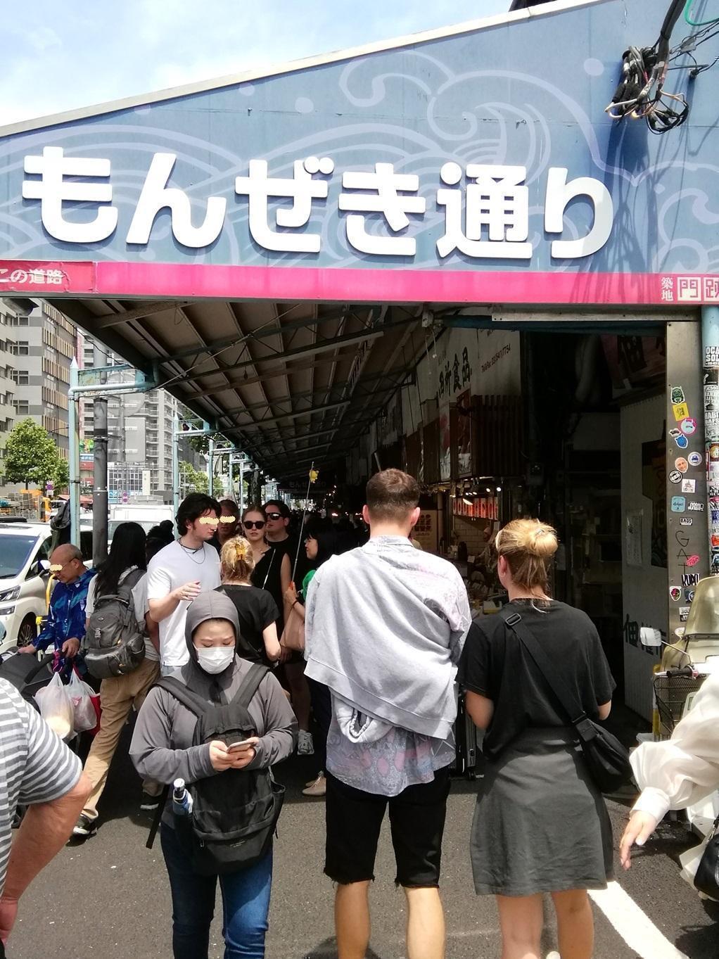 Monzeki Street (Shin-ohashi-dori St.), southwestern Tsukiji Outer Market
　It's a bit inside.
　Let's go around!　Part 1
　　~ Tsukiji Outer Market ~