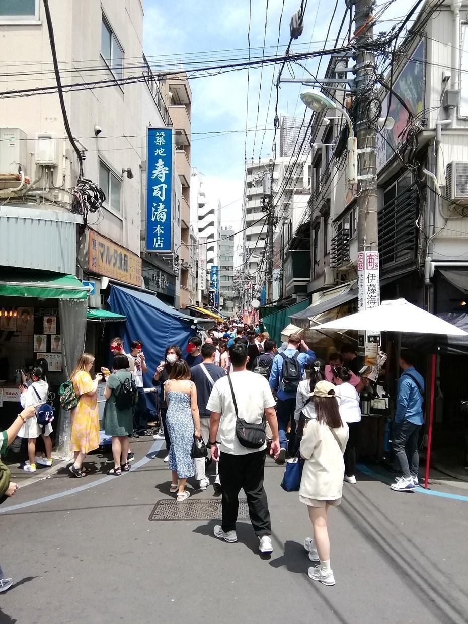 Tsukiji Higashi-dori and Nami-dori (southwest side) Tsukiji Outer Market
　It's a bit inside.
　Let's go around!　Part 2
　　~ Tsukiji Outer Market ~