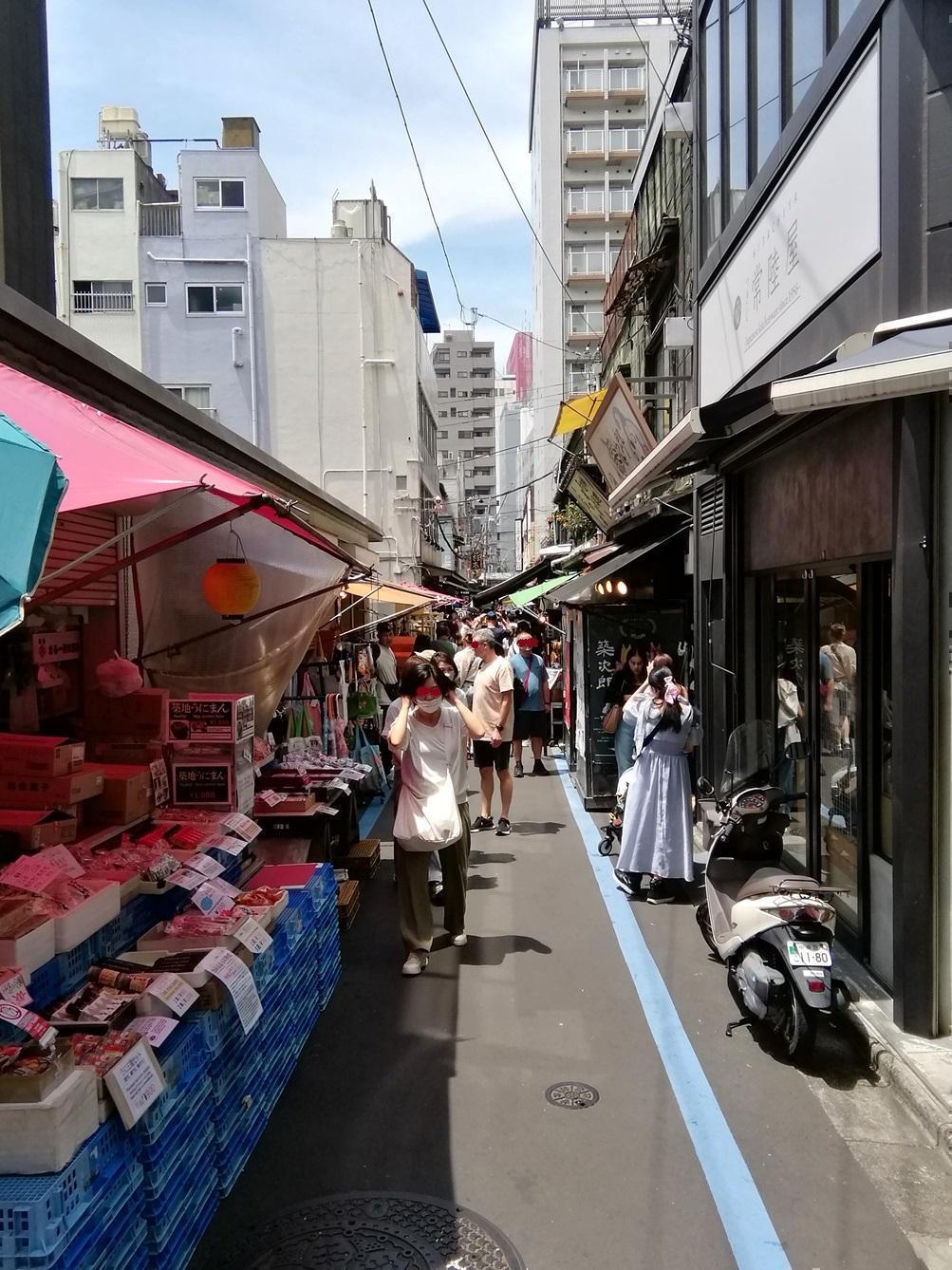 Tsukiji Yokocho / Namiki-dori side (southeast side) Tsukiji Outer Market
　It's a bit inside.
　Let's go around!　Part 2
　　~ Tsukiji Outer Market ~