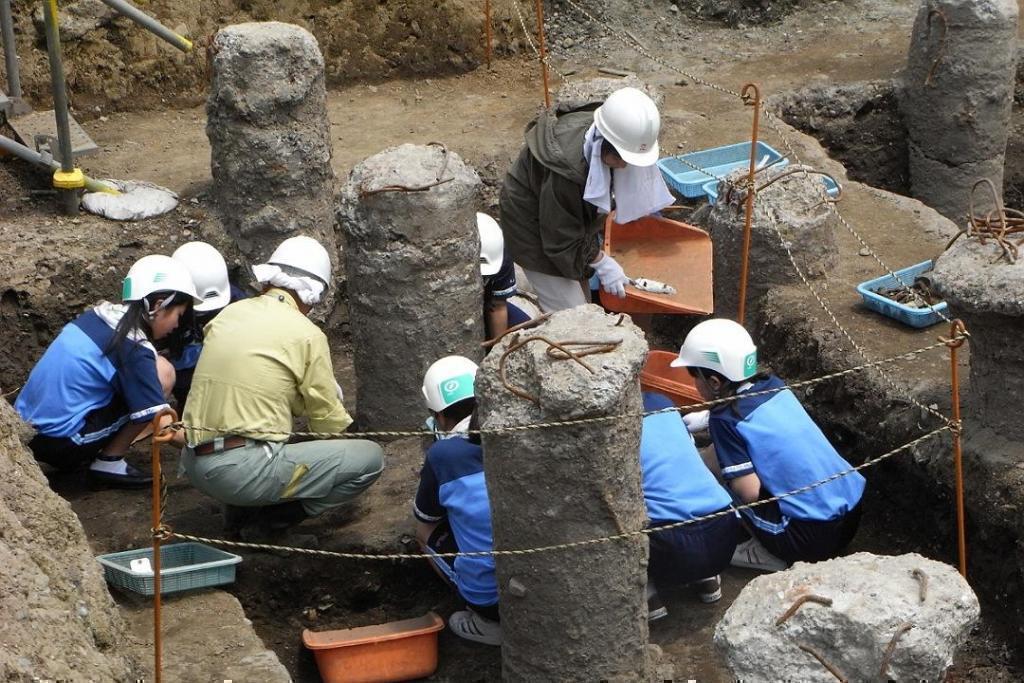  It's almost 120 years in Nihonbashi!
About "Kaichi Nihonbashi Gakuen" aiming for internationality while inheriting history and culture, and "Yanagihara embankment ruins" sleeping underground.