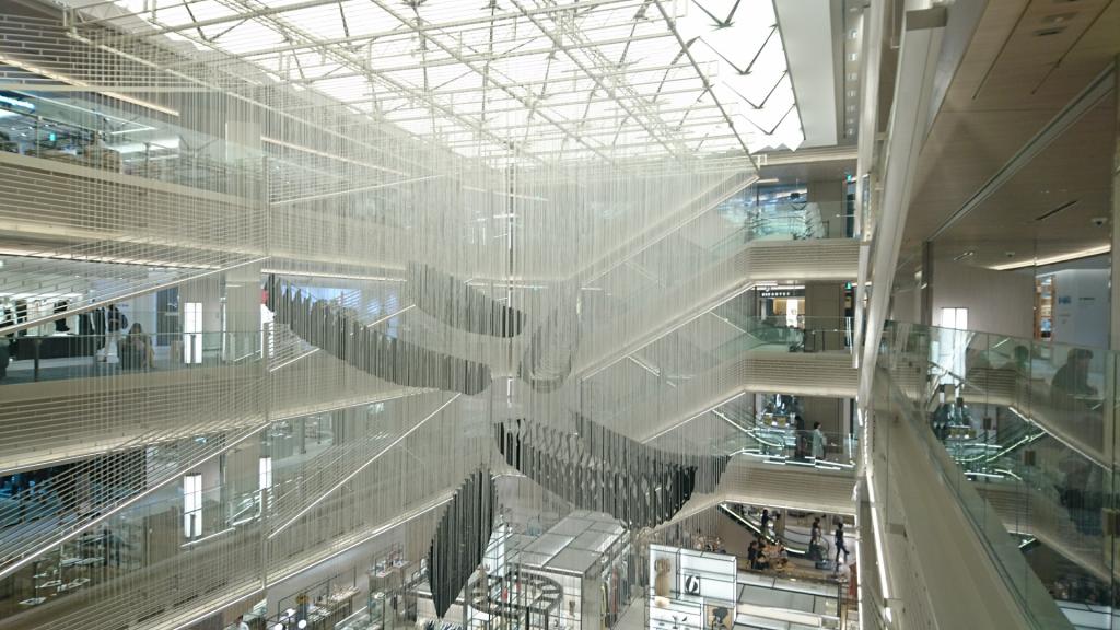 CHIHARU SHIOTA "Six Ships" Summer outfit "Six ships" with GSIX small boats floating