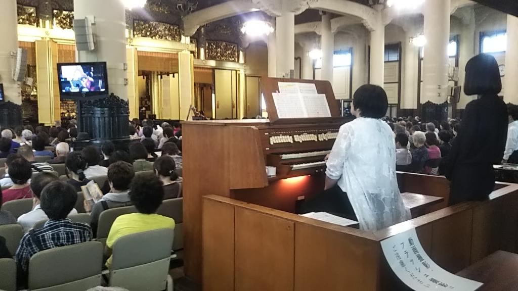  A moment of relaxation at lunch-Tsukiji Honganji Pipe Organ Concert-