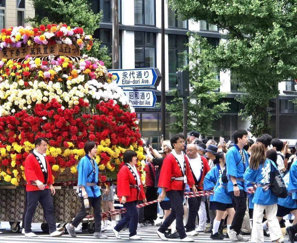  Nihonbashi Hie-jinja Shrine (Sanno Ryokan) Shinko Festival