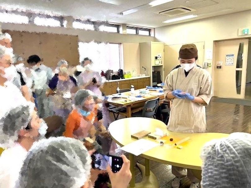 Well, start the practical skill. International exchange by making Japanese sweets!
International exchange through 
Japanese confectionery making！
