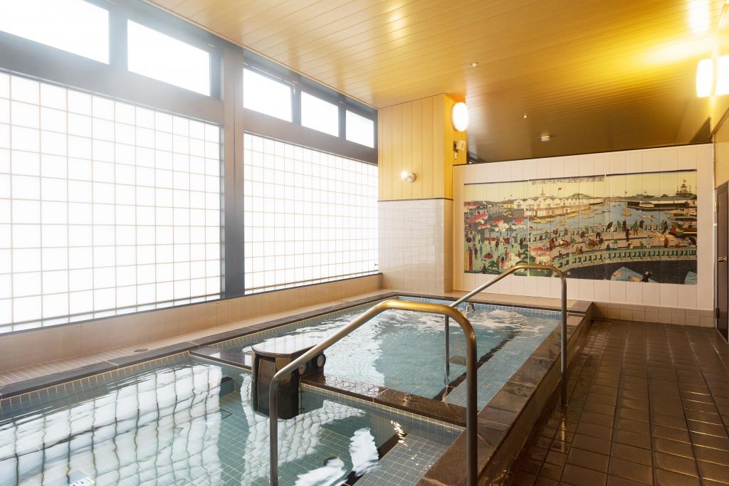  [New York Times] The miraculous public bath "Jishiyu" [Nihonbashikodenmacho] was born in the new century.