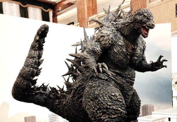  Godzilla attack! It appears in Nihonbashi Mitsukoshi
