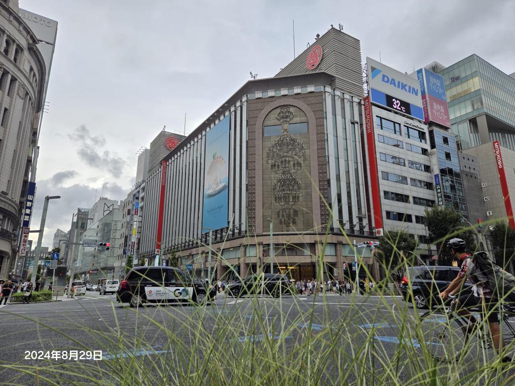  It is dismantling San-Ai Dream Center at Ginza 4-chome Intersection