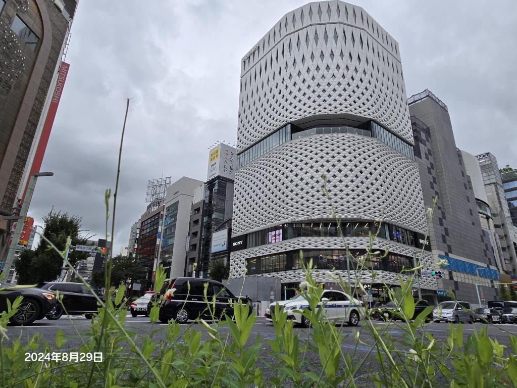  It is dismantling San-Ai Dream Center at Ginza 4-chome Intersection