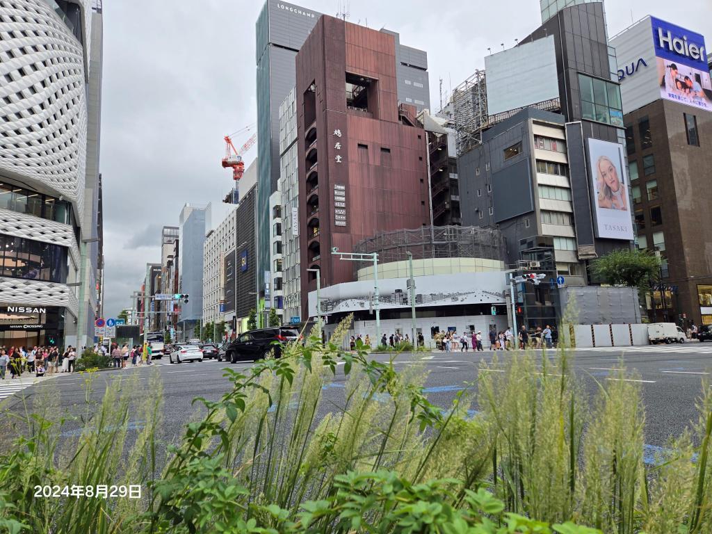  It is dismantling San-Ai Dream Center at Ginza 4-chome Intersection