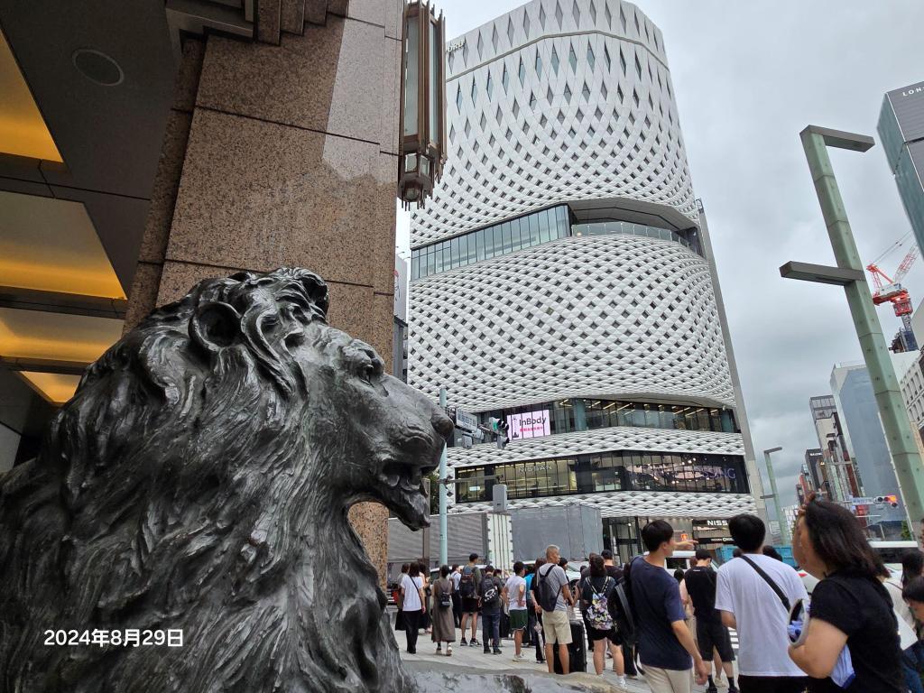  It is dismantling San-Ai Dream Center at Ginza 4-chome Intersection