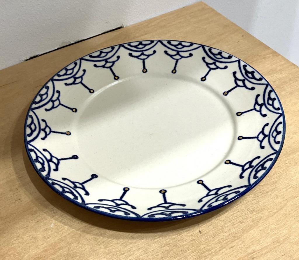 Blue Aya Lim dish
6,600 yen Mitsuru Ito Ceramics Exhibition
　Fertility and Italy
　　~ Nihonbashi Kiya Main Store izutuki~