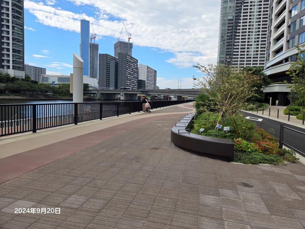  Asashio Canal Water Park and the Fountain Square of GRAND MARINA TOKYO