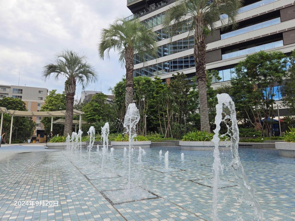  Asashio Canal Water Park and the Fountain Square of GRAND MARINA TOKYO