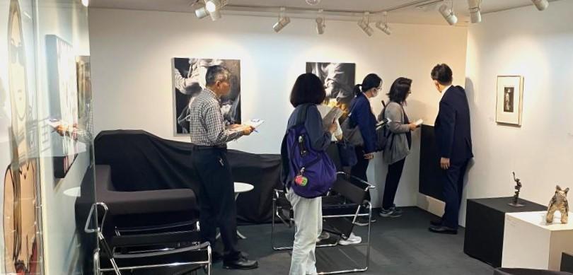 Report on participation in "Gallery Tour" sponsored by Hilo Gallery Ginza Gallery