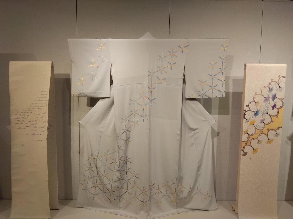  Embroidered Hitomi Miyakoshi solo exhibition "Meguru" Held at Ginza Kanematsu Hall from October 26 to November 3.