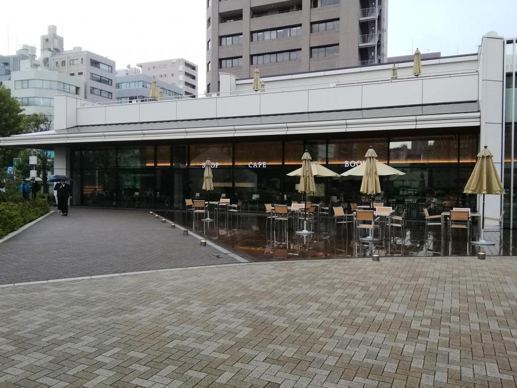  Rainy morning Tsukiji Honganji
　And the recommended restaurant
　　~ Tsukiji Honganji~