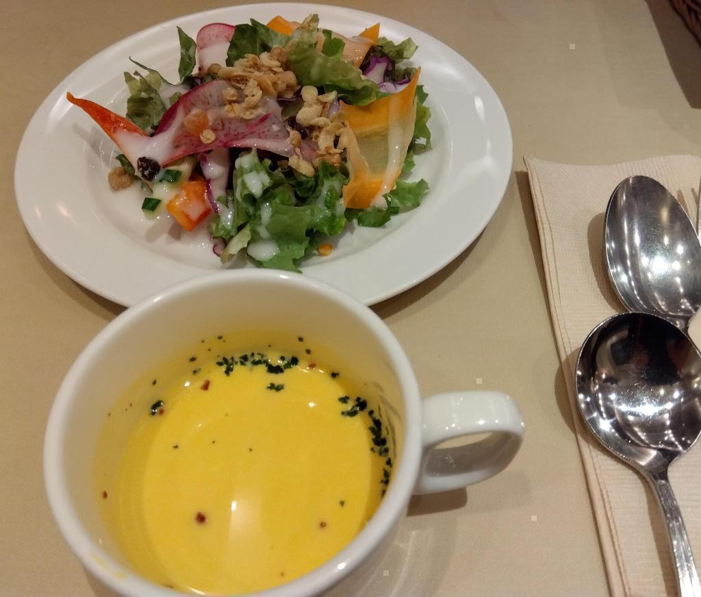 Very beautiful salad and cream soup TRATTORIA Italia Italian gourmet & wine shop Ginza store