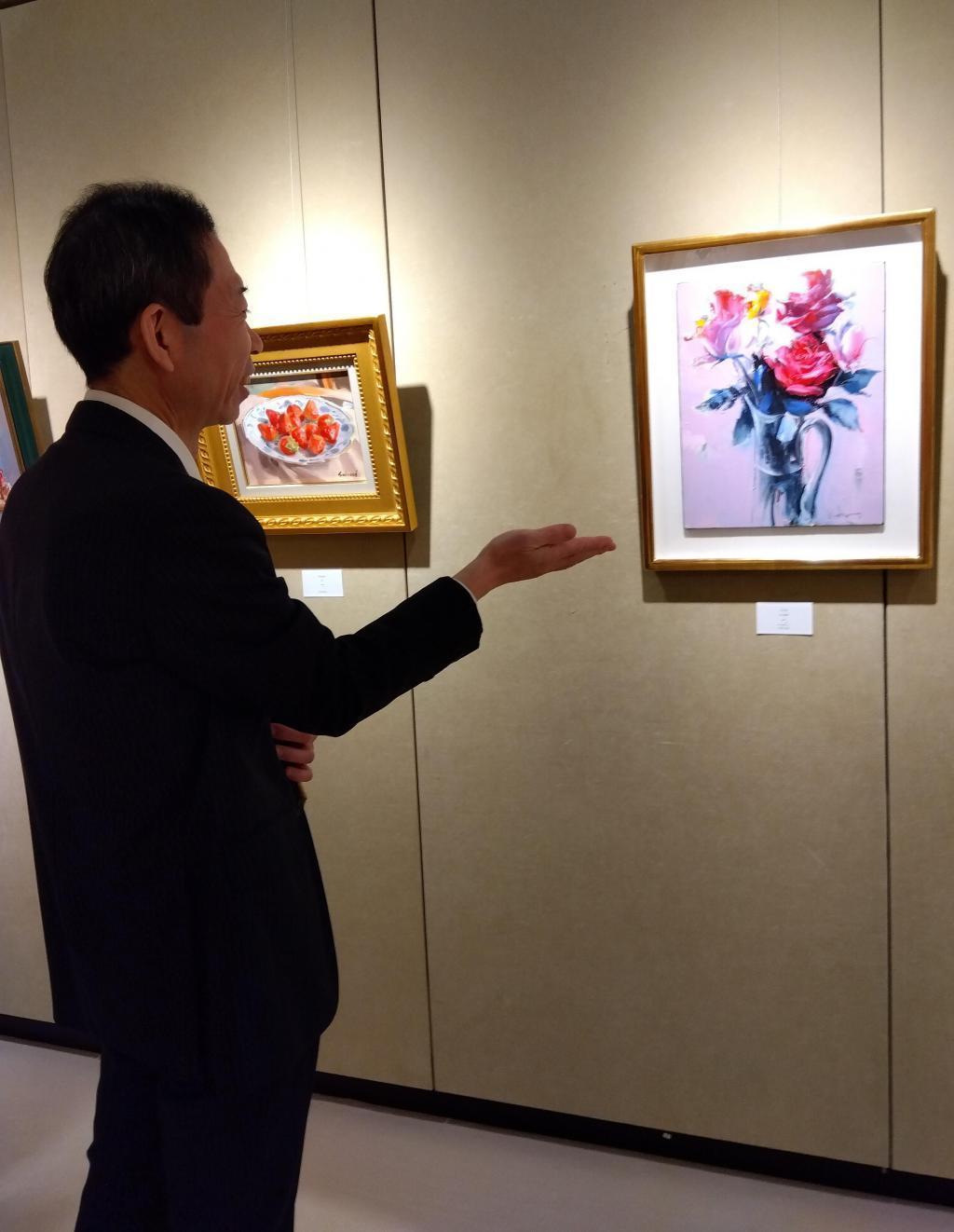 Kind explanation by staff Ginza Yanagi Gallery Xmas exhibition is being held until December 14