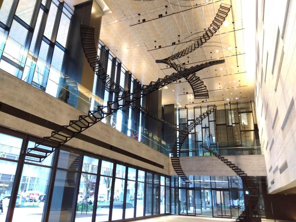 The latest gallery welcomes you with a large and large atrium TODA BUILDING art　