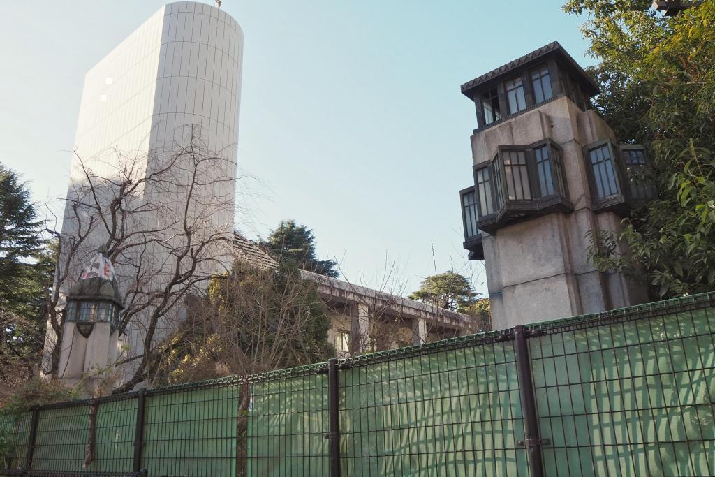  The old main pillars of Shimbashi and Kyobashi in Shinjuku