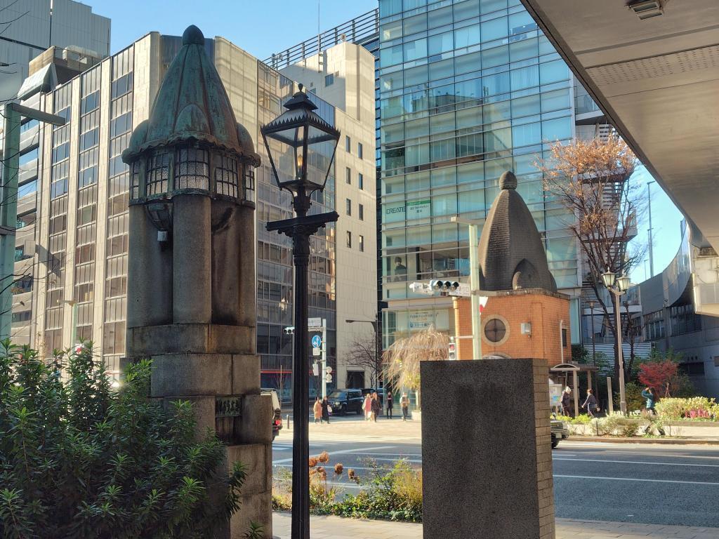  The old main pillars of Shimbashi and Kyobashi in Shinjuku