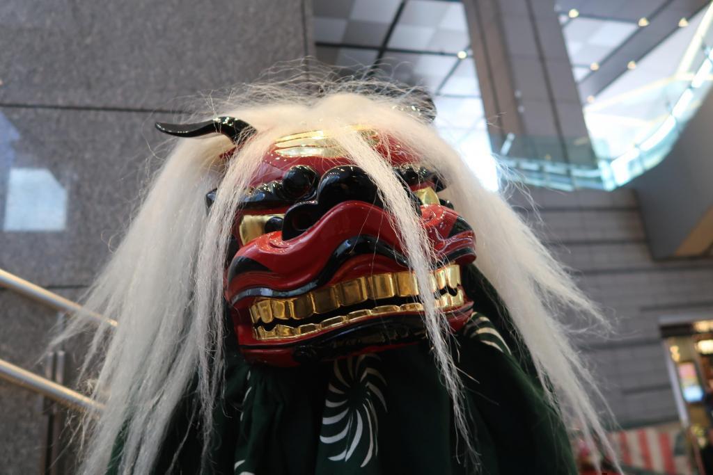 The lion dance of "Sagami-sato Kagura Kakizawa Sawa Shanaka" is alive! Happy New Year 2025!
~ Kyobashi Edgran New Year Event ~
"I feel the New Year with Lion Dance, Yasugi Bushi, Japanese calligraphy Performance, Japanese Musical Band"