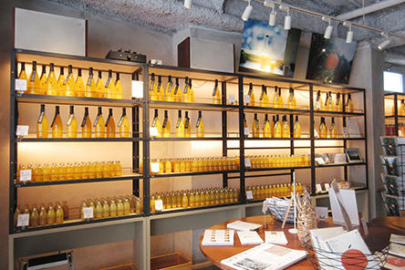  [Ginza 6-chome] "10FACTORY" is the only shop outside the prefecture from Ehime, a citrus kingdom.