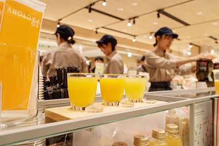  [Ginza 6-chome] "10FACTORY" is the only shop outside the prefecture from Ehime, a citrus kingdom.