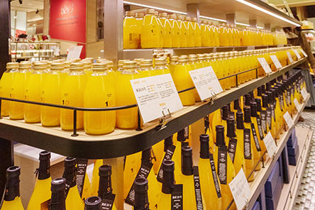  [Ginza 6-chome] "10FACTORY" is the only shop outside the prefecture from Ehime, a citrus kingdom.