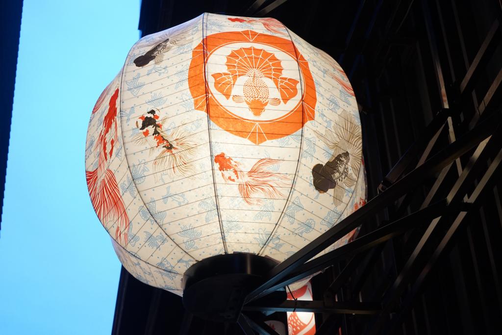 Light-up of the 90th anniversary of the opening of the ECO EDO Nihonbashi, an important cultural property, Mitsui Main Building, on the approach to Goldfish Large Japanese lantern.