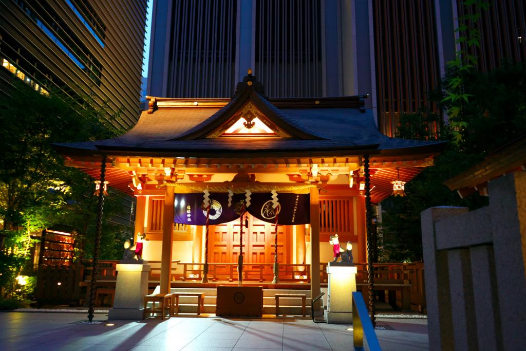 Take a stroll around Fukutoku Shrine to illuminate ECO EDO Nihonbashi and the 90th anniversary of the opening of the Important Cultural Property Mitsui Main Building.