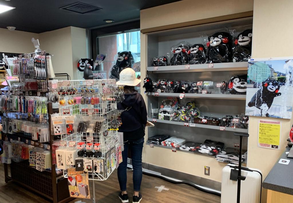  A lot of Kumamon-Ginza Kumamotokan