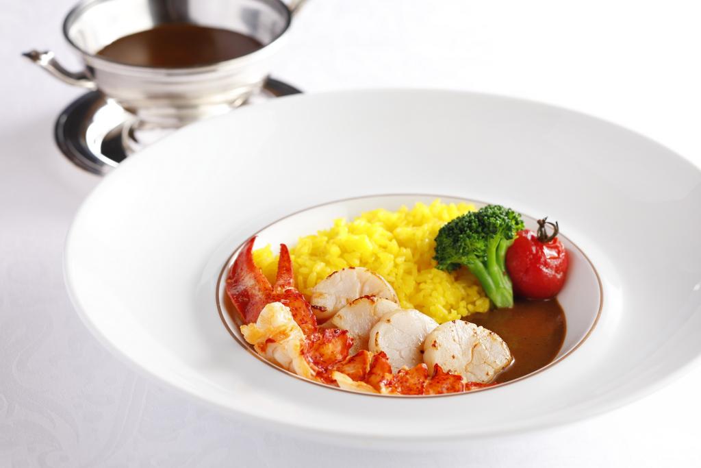 4,900 yen (tax included) with curry saffron rice of Omar shrimp and scallop saffron rice 2019 Summer GINZA Curry Fair ~ Shiseido Parlour ~