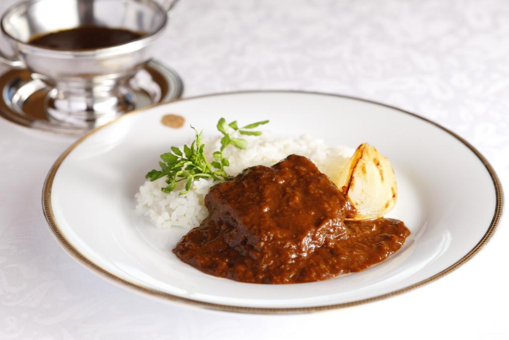 Premium curry rice of Japanese black beef 3-piece meat 5,000 yen (tax included) 2019 Summer GINZA Curry Fair - Shiseido Parlour