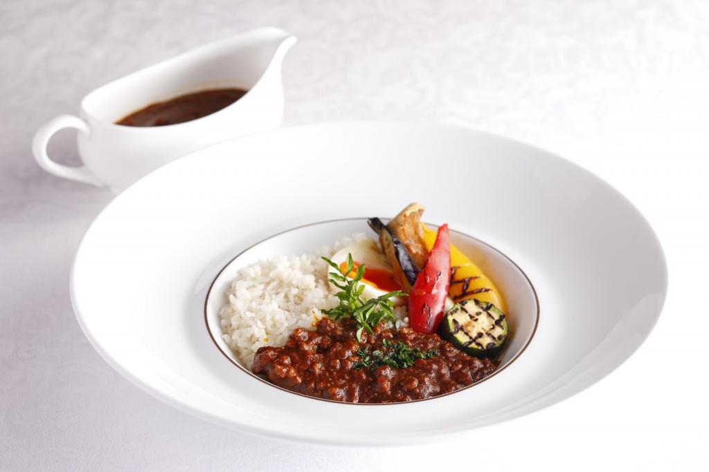 Low-carbohydrate Agu pork and summer vegetable Keema curry 3,200 yen (tax included) Carbohydrate 38.0g 2019 Summer GINZA Curry Fair ~ Shiseido Parlour ~