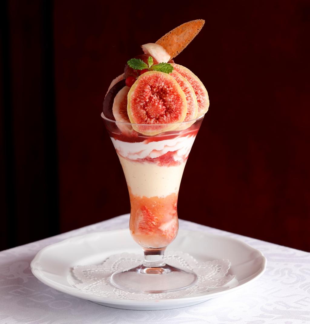 Fig parfait from Kinokawa City, Wakayama Prefecture 2,160 yen (tax included) 2019 Midsummer parfait is the second phase of the parfait fair in midsummer-Shiseido Parlour Ginza Main Store Salon de Cafe ~