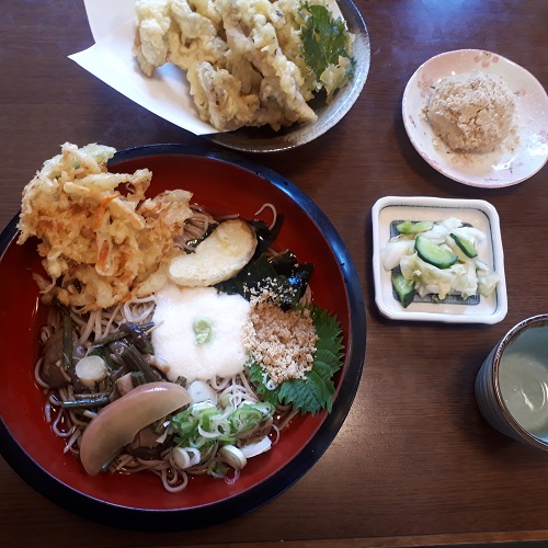 Don't forget "Fujimura Soba" is also a daily life in Komoro that forms Shimazaki Fujimura's youth.