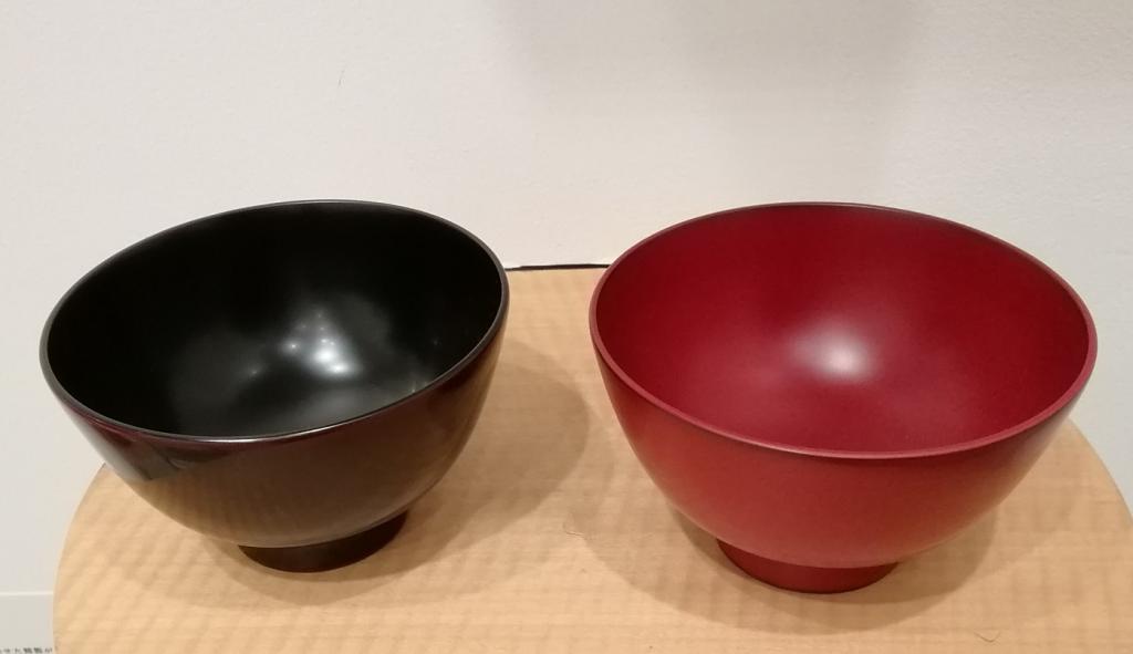 Left:　22,680 yen for soup bowls (paintings) Right:　Ginshu (Ginshu) 22,680 Enwajima lacquered Wanji Masataka Tsuji and Ryosuke Yaemon Two-person Exhibition-Nihonbashi Kiya Main Store izutuki-