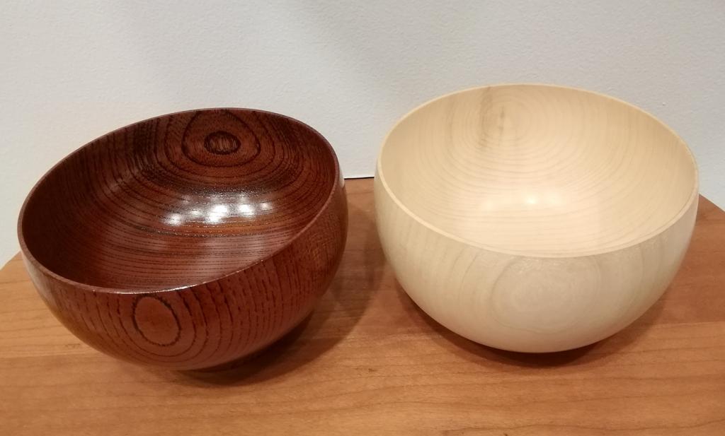 Left:　8,640 yen per bowl Right:　Round bowl 5,400 yen ring island lacquered bowl Masataka Tsuji and Ryosuke Yaemon Two-person exhibition-Nihonbashi Kiya Honten izutuki-