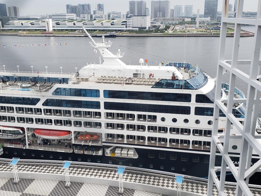  "Azamara Quest" was berthing at Harumi Wharf.